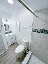 2370 Leon Ave in Sarasota, FL - Building Photo - Building Photo