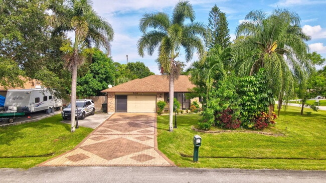 501 NW Colonial St in Port St. Lucie, FL - Building Photo - Building Photo