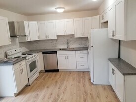 424 W Cadbury Dr in Lynchburg, VA - Building Photo