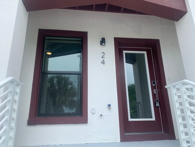 946 Highland Ave, Unit 24 in Dunedin, FL - Foto de edificio - Building Photo