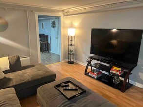 1519 W Granville Ave, Unit Garden in Chicago, IL - Building Photo - Building Photo