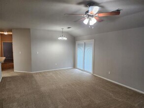 151 N Meadows Dr in Granbury, TX - Building Photo - Building Photo