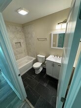 1205 W Franklin St in Anderson, SC - Foto de edificio - Building Photo