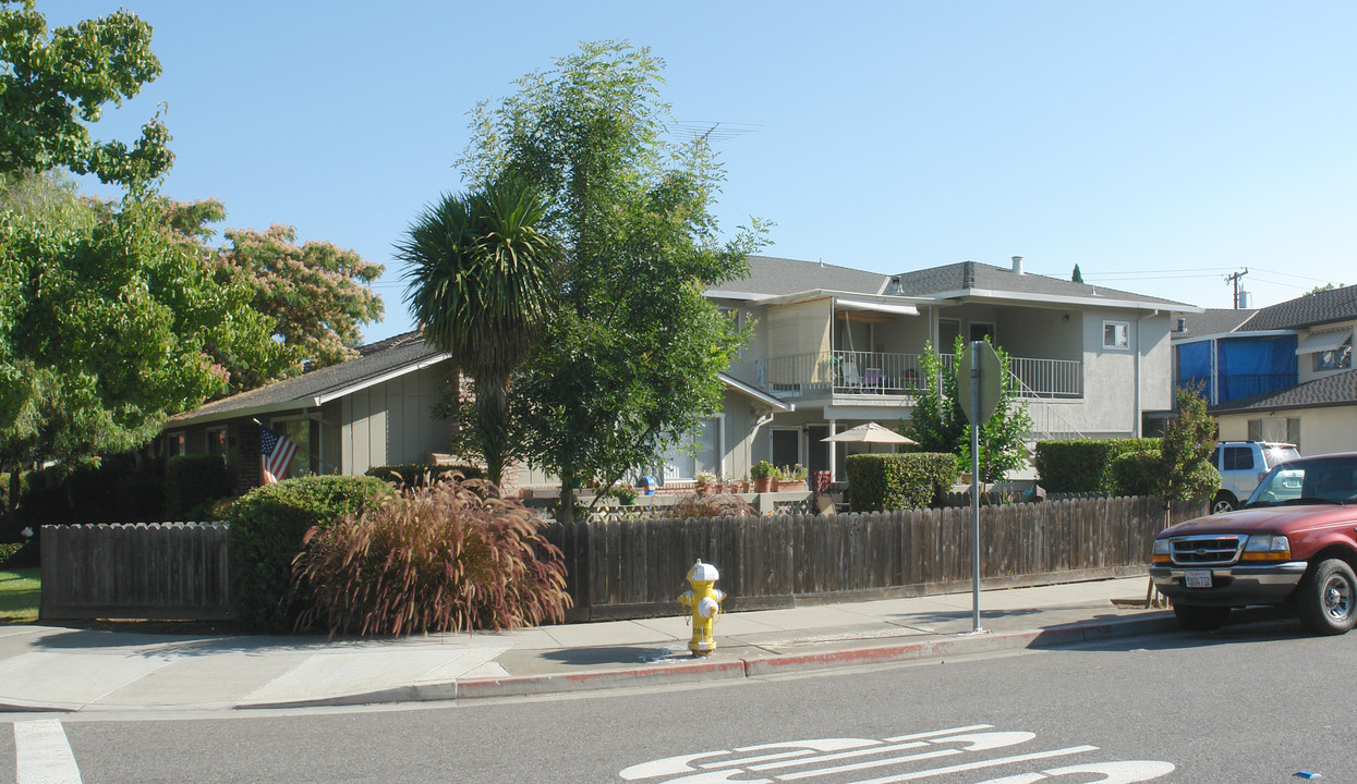 642 Nello Dr in Campbell, CA - Foto de edificio