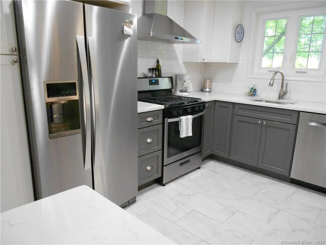 12 Allendale Rd in Old Saybrook, CT - Building Photo - Building Photo