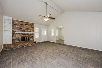 620 Huntwich Dr in Bedford, TX - Foto de edificio - Building Photo