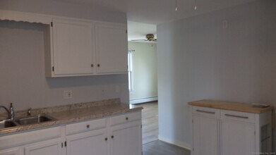 20 Holley St in Danbury, CT - Building Photo - Building Photo