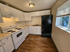 4553 NE 105th Ave in Portland, OR - Building Photo - Building Photo