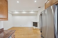 428 W 2nd St, Unit 2 in Boston, MA - Building Photo - Building Photo