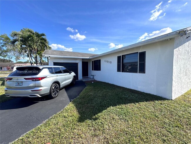 11010 NW 24th Ct in Sunrise, FL - Foto de edificio - Building Photo