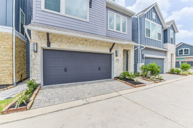 property at 10916 Keaton Landing Dr