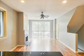 1007 N Francisco Ave, Unit 1 in Chicago, IL - Building Photo - Building Photo