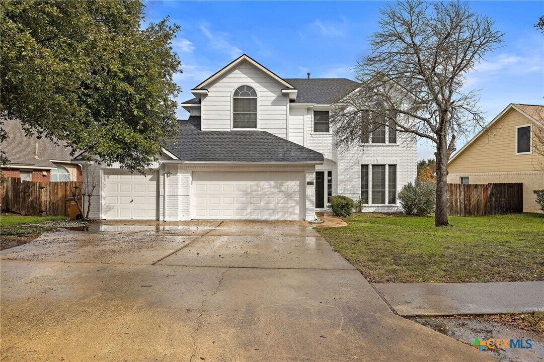 13039 Scofield Farms Dr in Austin, TX - Building Photo