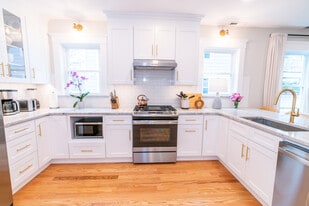 31 Sheldon Ter, Unit First Floor Right in New Haven, CT - Building Photo