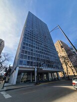 2400 N Lakeview Ave in Chicago, IL - Building Photo