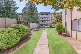 Summerhill Apartments in Renton, WA - Foto de edificio - Building Photo