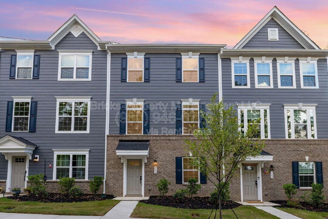 306 New Gallant Dr in Stallings, NC - Building Photo