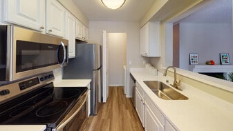 Brier Woods in Federal Way, WA - Building Photo