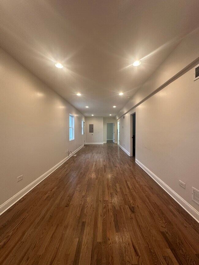 2152 N Kostner Ave in Chicago, IL - Building Photo - Building Photo