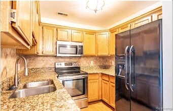 129 W Kenilworth Ave in Royal Oak, MI - Building Photo - Building Photo