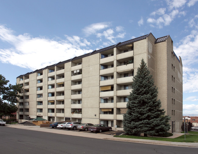 Orchard Place Apartments in Englewood, CO - Foto de edificio - Building Photo