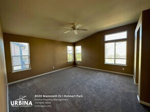 8020 Mammoth Dr in Rohnert Park, CA - Building Photo - Building Photo