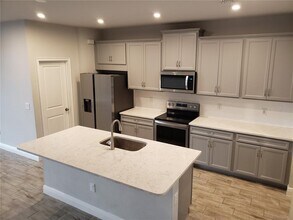 17623 Ledger Line Ln in Lutz, FL - Building Photo - Building Photo