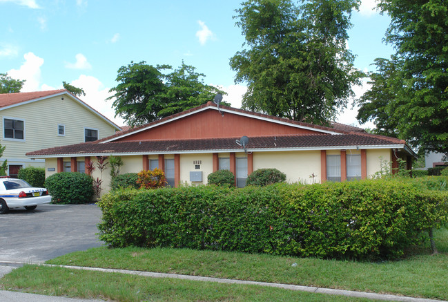 3540 NW 114th Ln in Coral Springs, FL - Building Photo - Building Photo