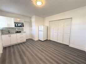 155 SW 71st Ave in Miami, FL - Building Photo