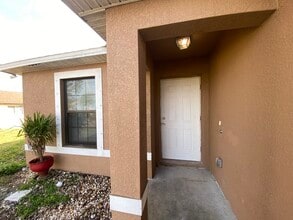 910 SE 12th Terrace in Cape Coral, FL - Building Photo - Building Photo