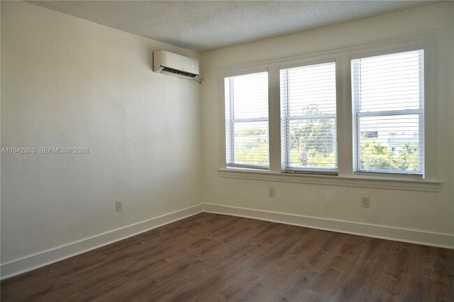 501 SW 6th Ct in Miami, FL - Foto de edificio - Building Photo