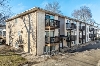 Country Club View in Cedar Rapids, IA - Building Photo - Building Photo