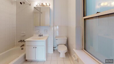 24 King St in New York, NY - Building Photo - Building Photo