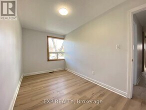 6 Deblyn Dr in Toronto, ON - Building Photo - Building Photo