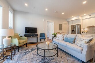 874 South St in Boston, MA - Building Photo - Building Photo