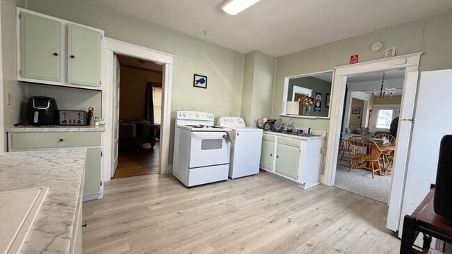 20 Lincoln Ave, Unit Upstairs in Glens Falls, NY - Building Photo - Building Photo