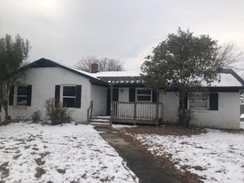 106 Marine Dr in Pineville, NC - Building Photo