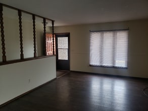 3117 S Pinecrest St in Wichita, KS - Building Photo - Building Photo