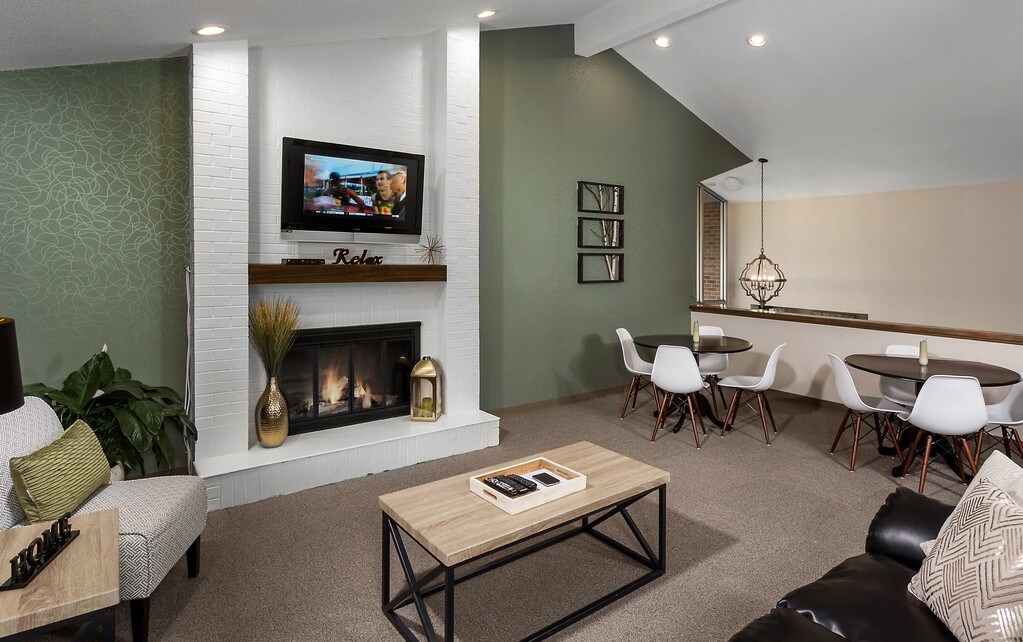 Country Club Village Apartments in West Des Moines, IA