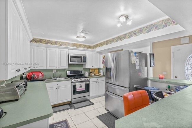 1041 NW 196th Ter in Miami, FL - Building Photo - Building Photo
