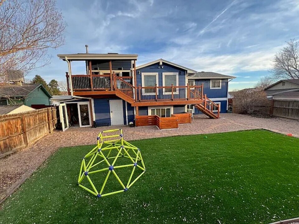 8293 Gaylord St in Denver, CO - Foto de edificio