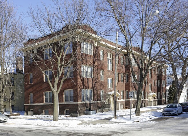 1312 W 32nd St in Minneapolis, MN - Foto de edificio - Building Photo