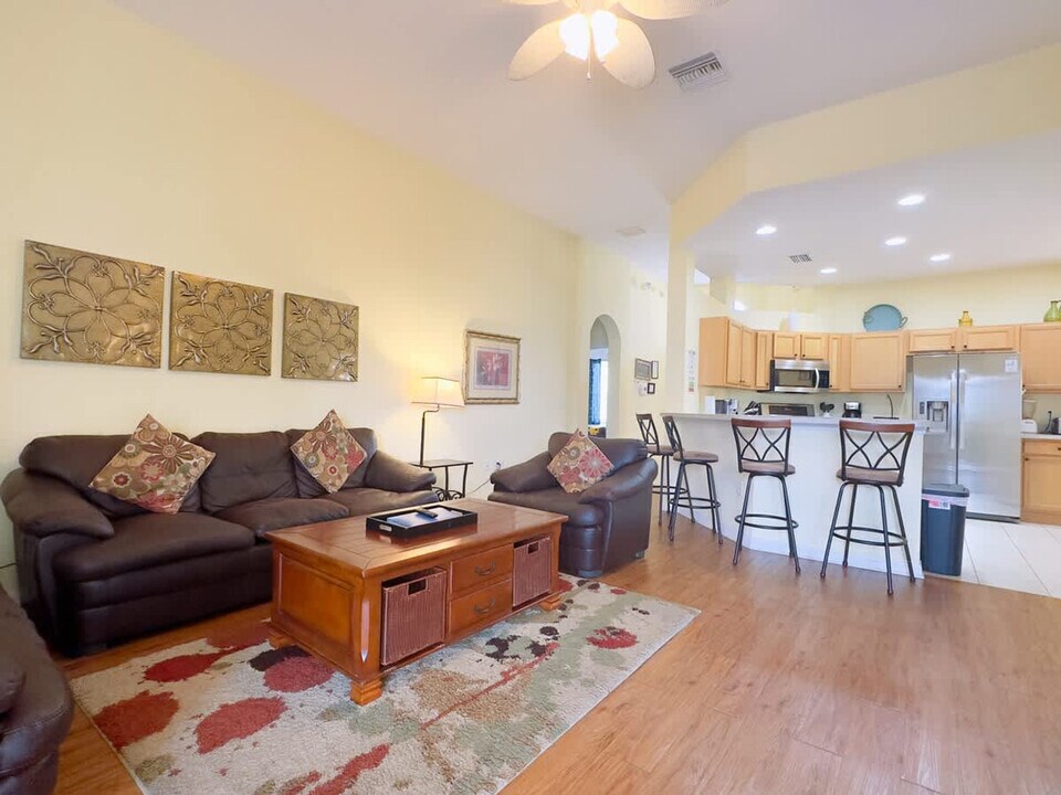 137 Minniehaha Cir in Haines City, FL - Building Photo