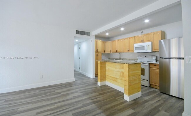 4500 NW 79th Ave in Doral, FL - Building Photo - Building Photo