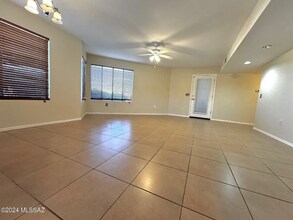 7255 E Snyder Rd in Tucson, AZ - Foto de edificio - Building Photo