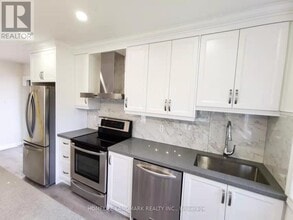 28 Benfer Rd in Richmond Hill, ON - Building Photo - Building Photo