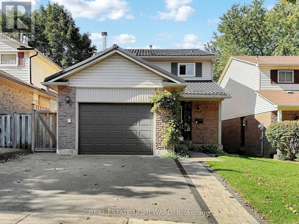 106 Walton Dr in Aurora, ON - Building Photo