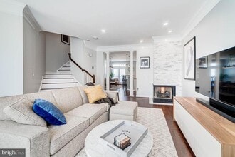 947 Harrison Cir in Alexandria, VA - Building Photo - Building Photo