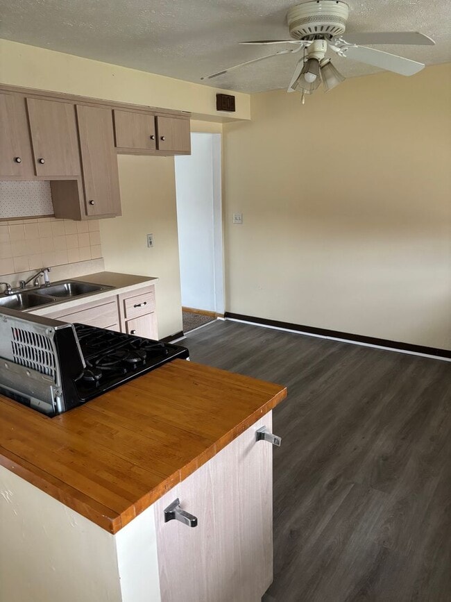 property at 16242 Edgewood Ct