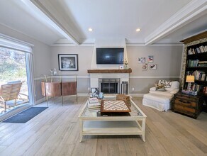 1036 Heritage Vlg in Southbury, CT - Building Photo - Building Photo